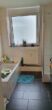 Modernes und Zentrales Wohnen - Badezimmer mit Wanne und Dusche